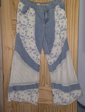 NEW!! 160 💕 POL Patchwork Blue and Cream Women Jeans